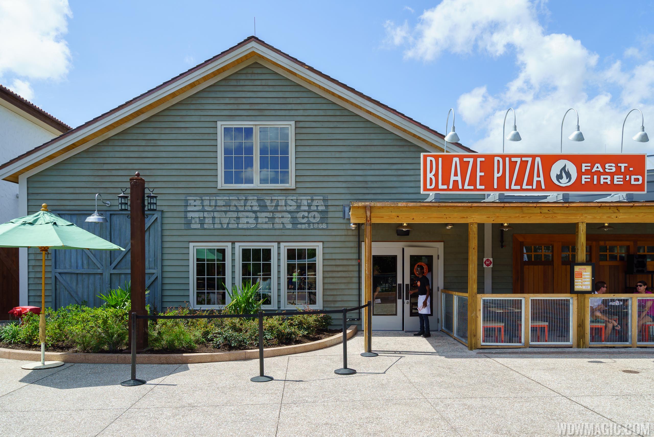 REVIEW Blaze Pizza brings quick service custom pizzas to Disney Springs