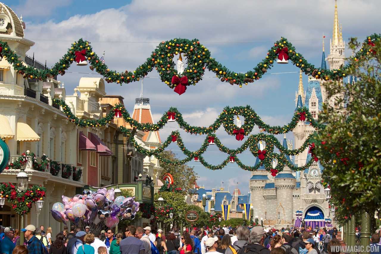 28 best disney christmas decorations dates disney 28 best disney christmas decorations dates disney