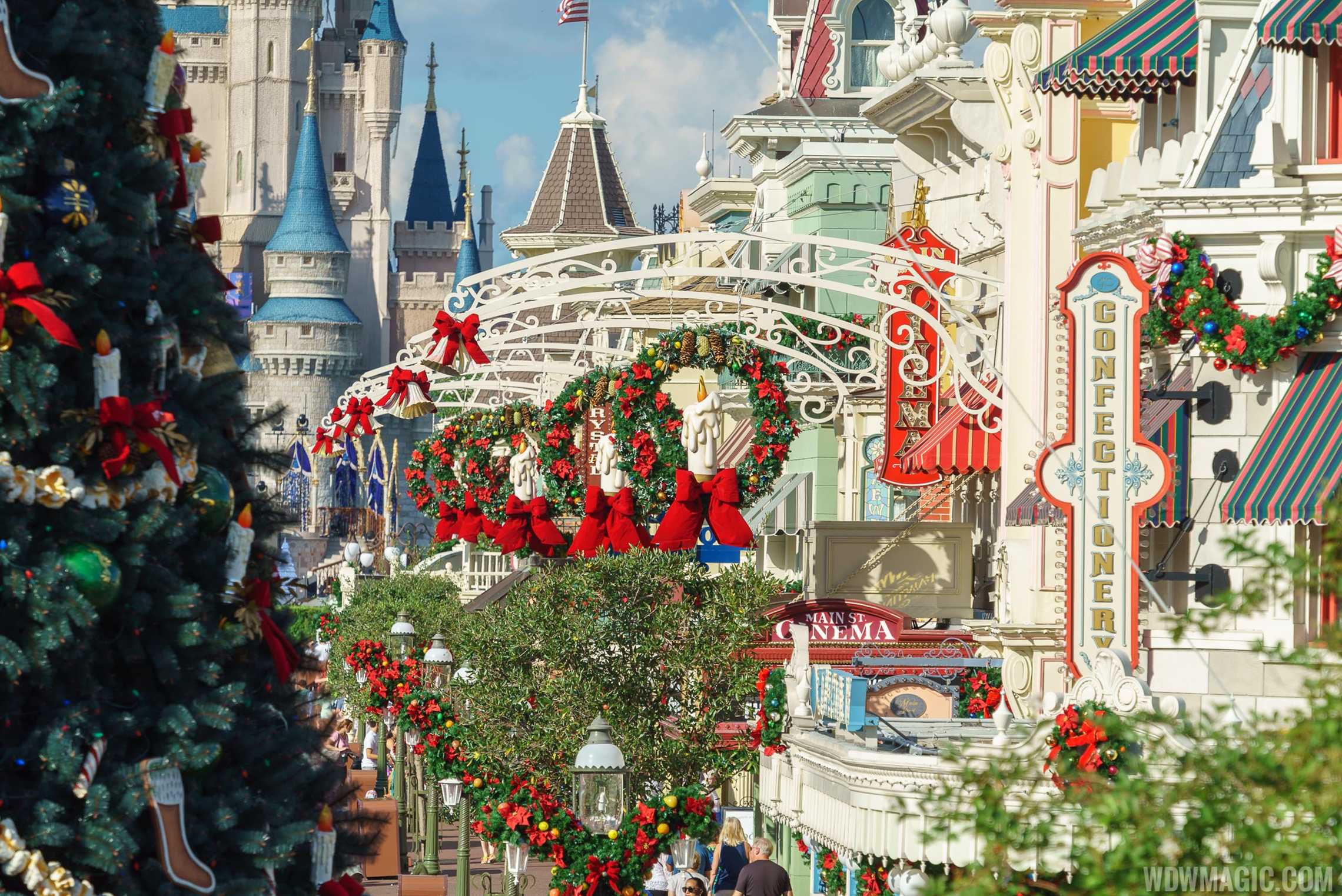 Christmas Holidays decorations at the Magic Kingdom 2017