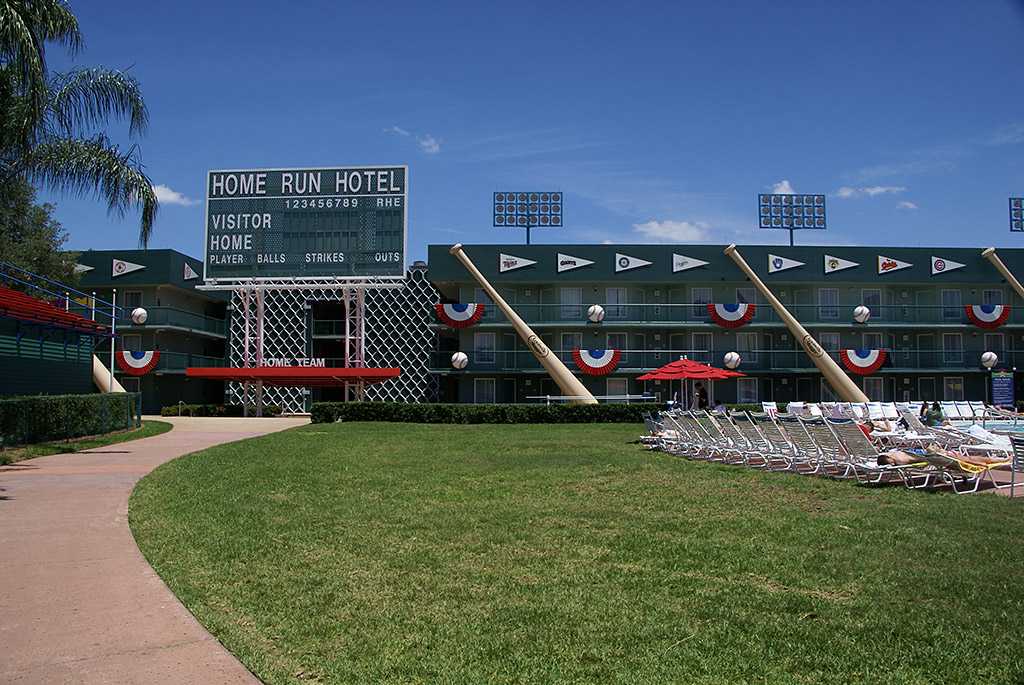 Homerun Hotel Buildings Photo 1 Of 5